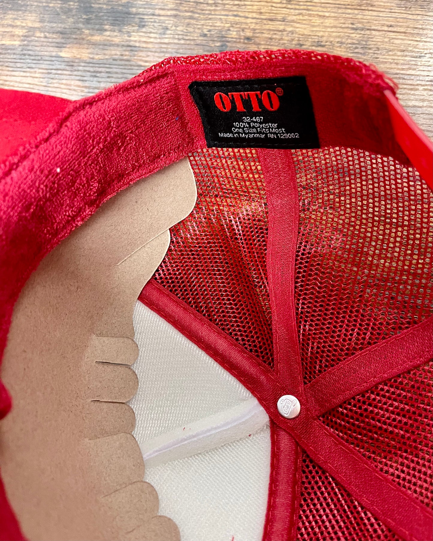 Otto red/white trucker hat