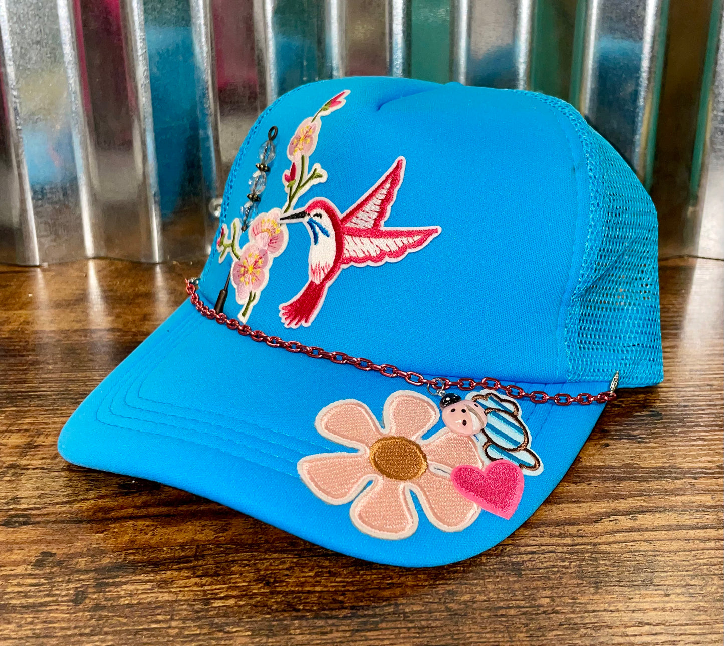 Women’s Trucker Hat Cute Patches and Chain Design (Blue)