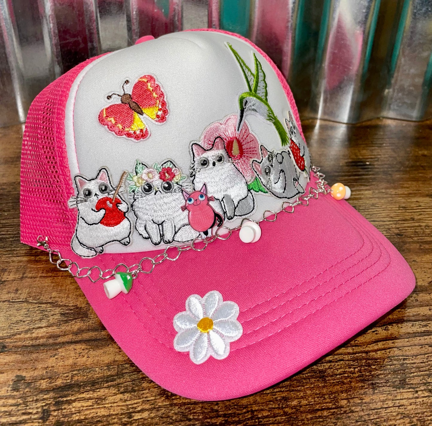 Women’s Trucker Hat Cute Patches and Chain Design (Pink)