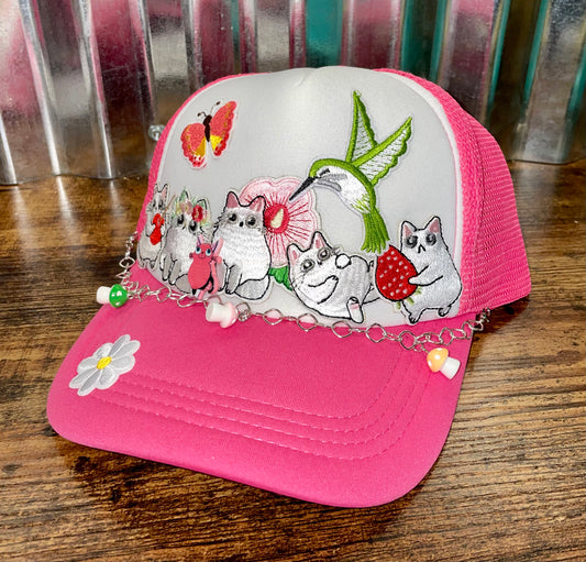 Women’s Trucker Hat Cute Patches and Chain Design (Pink)