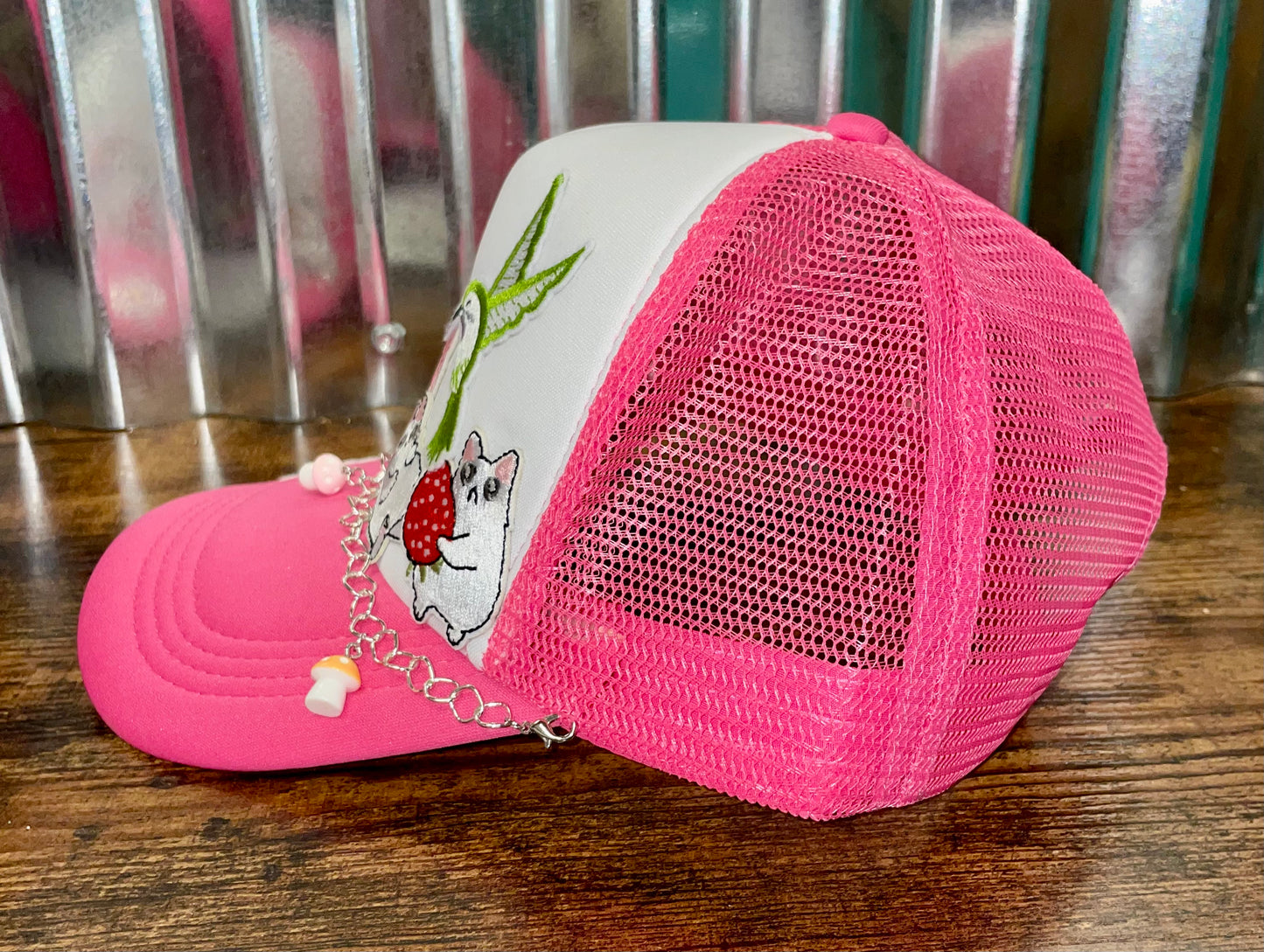 Women’s Trucker Hat Cute Patches and Chain Design (Pink)